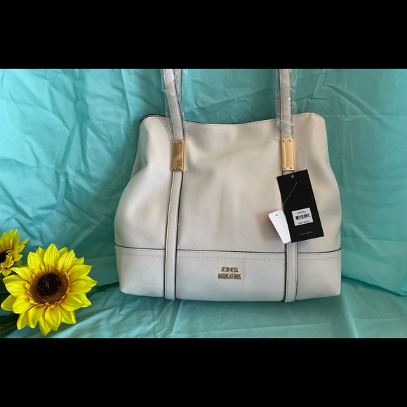 Jones New York Signature Hand Bags 3 different colors to choose from. - Picture 2 of 9